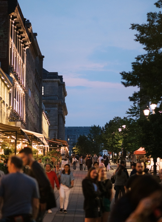Une fin de semaine estivale dans le Vieux-Montréal : où dormir, manger et célébrer 